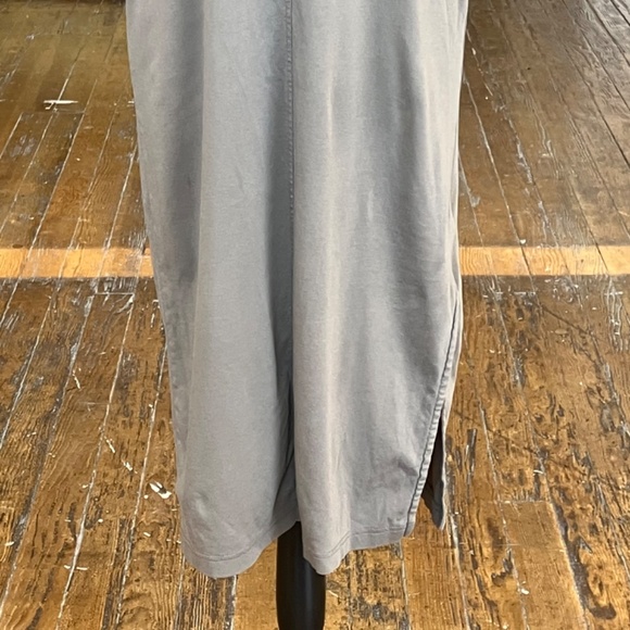 Everlane, olive green short sleeve T-shirt dress - Picture 4 of 6